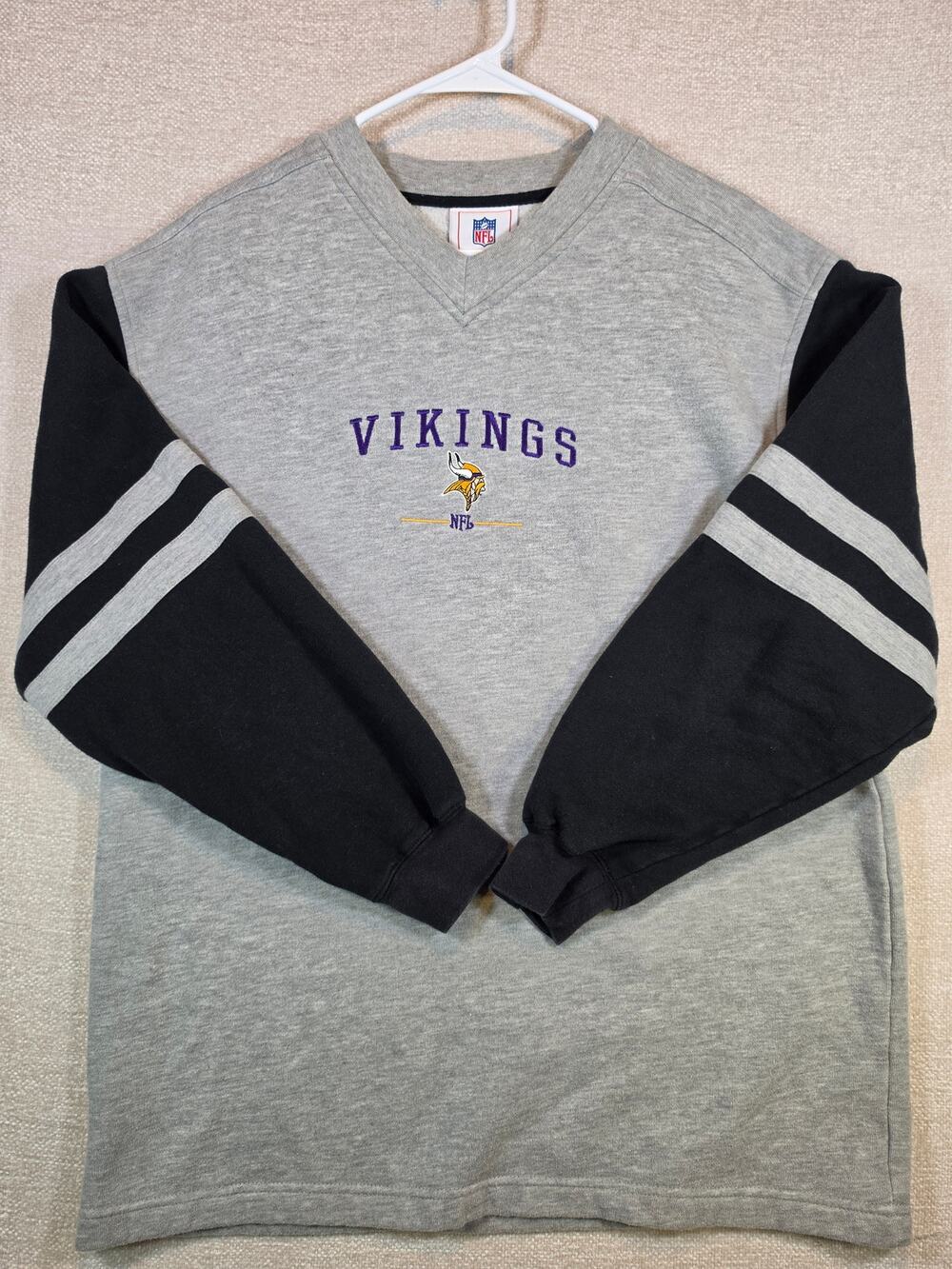 Vintage Minnesota Vikings Sweatshirt L Gray V-Neck Embroidered Y2K NFL Fleece